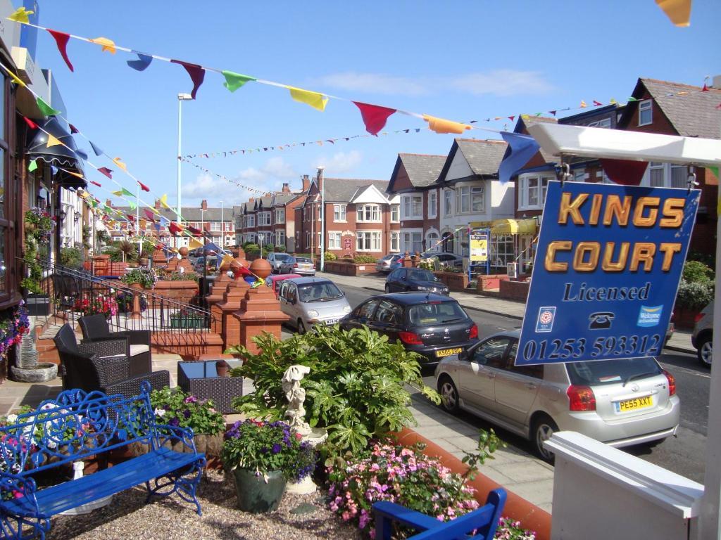 Bed and Breakfast Kings Court Families & Couples Blackpool Exterior foto