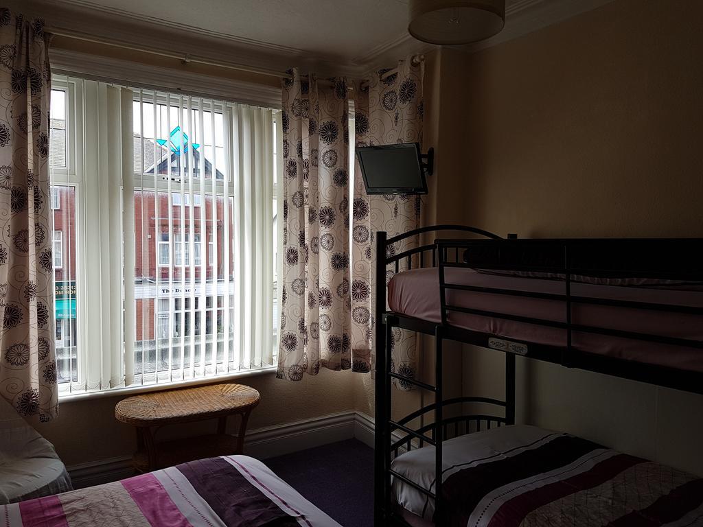 Bed and Breakfast Kings Court Families & Couples Blackpool Exterior foto
