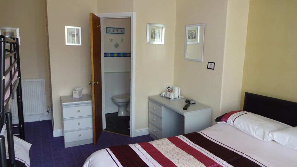 Bed and Breakfast Kings Court Families & Couples Blackpool Exterior foto