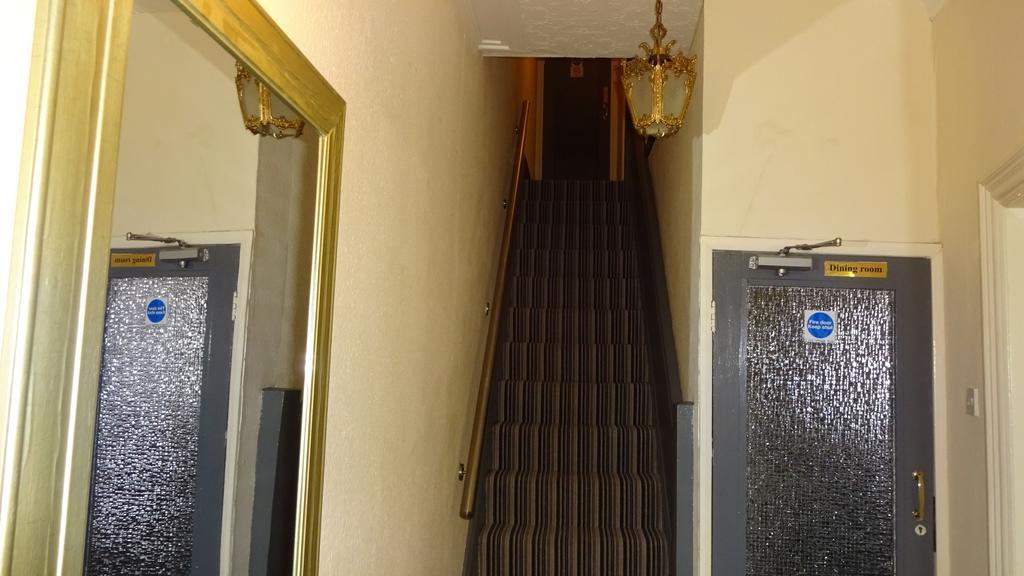 Bed and Breakfast Kings Court Families & Couples Blackpool Exterior foto