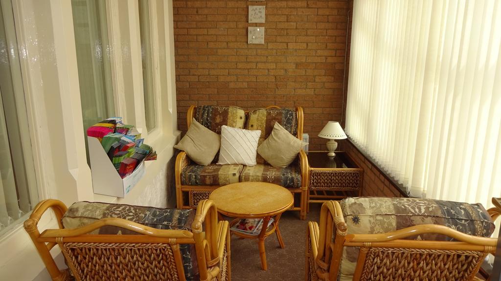 Bed and Breakfast Kings Court Families & Couples Blackpool Exterior foto